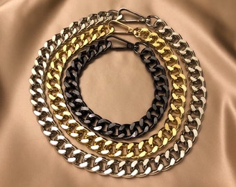 May include: Three chain links in silver, gold, and black metal. The chains are layered on top of each other and are 0.6 inches wide. STYLE 4 (0.6 inch/16mm)