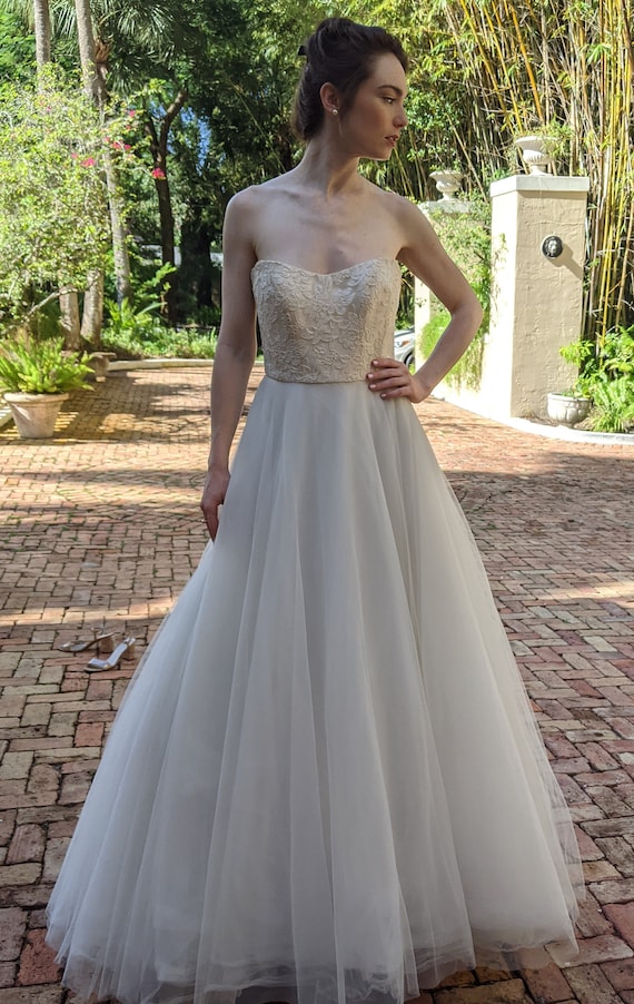 Legends Romona Keveza L264 Wedding Gown Dress Lace Bodice with French Net Circle Skirt Shades of Ivory Size 10 SAMPLE SALE