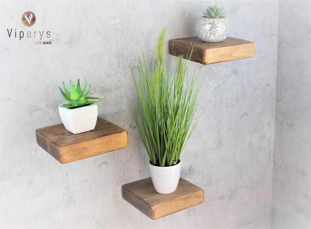 Ziaphsol Lot de 4 étagères murales flottantes en chêne artisanal, 80 x 15 x 26 cm, pour salon, chambre à coucher, livres, décoration Ziaphsol Lot de 4 étagères murales flottantes en chêne artisanal, 80 x 15 x 26 cm, pour salon, chambre à coucher, livres, décoration
