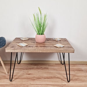 Mesa de centro rústica: muebles de granja de madera maciza, mesa auxiliar, madera recuperada, patas en forma de horquilla y diseño de tableros múltiples imagen 5