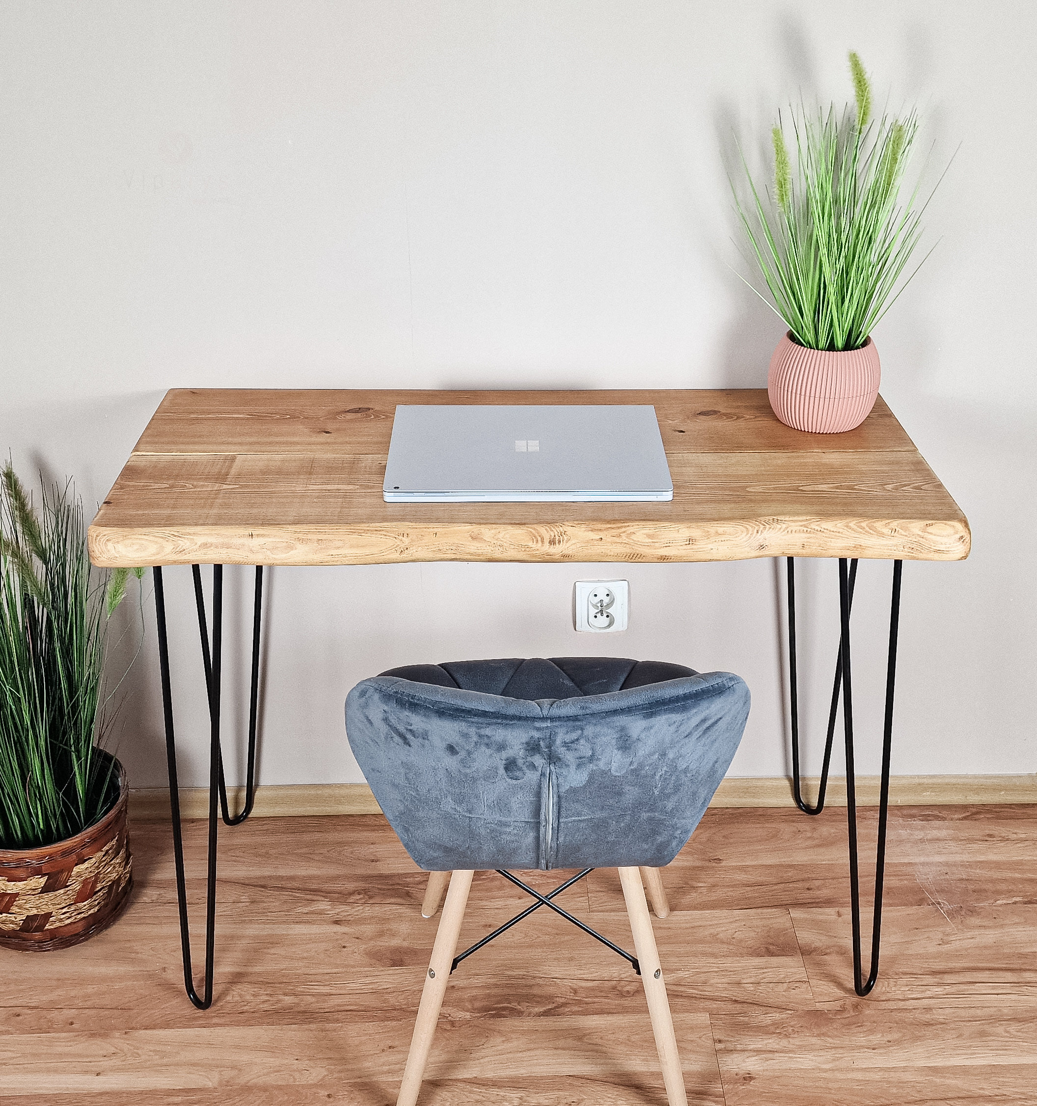 Small 2024 country desk