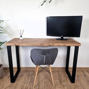 Escritorio rústico de borde natural con patas de metal tipo loft: muebles de oficina para el hogar de madera maciza, madera recuperada, diseño de múltiples tableros