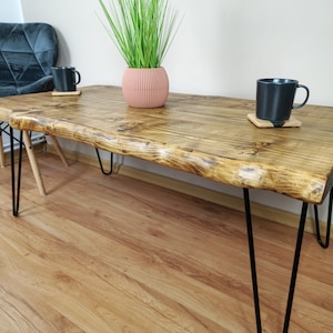 Live edge Rustic coffe table: Solid Wood farmhouse Furniture,  End Table, Reclaimed Wood, Hairpin Legs & Multi-Board Design