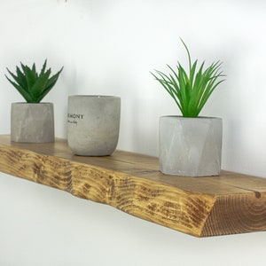 Schwebendes Holzregal mit Naturkante 17cm x 4,5cm mit versteckten Halterungen Ein natürliches Akzentstück für Ihr Badezimmer Bild 2
