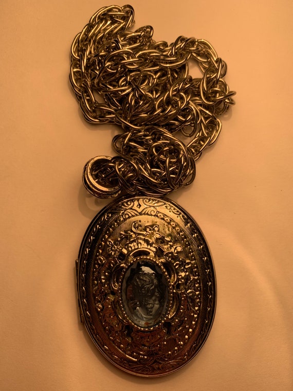 whiting and Davis blue cameo necklace