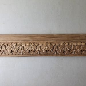 Kundenbestellung. Holzgeschnitztes Baguette, längsgeschlitzte Esche, unbemalt.