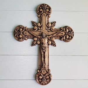Kruisbeeld druif Gesneden kruisbeeld Religieus houtsnijwerk Katholiek kruis Religieus houtsnijwerk aan de muur