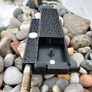 Series &#39;M&#39; Dynavap stash in Black with cool sliding magnetic lid