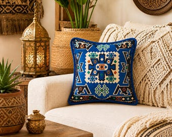 Artisan handmade 40 x 40 cm sofa cushion cover with geometric Turkish kilim patterns