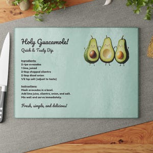 Heilige Guacamole - Rezept auf Schneidebrett - Glasschneidebrett mit Avocado-Illustration - Küchen Deko