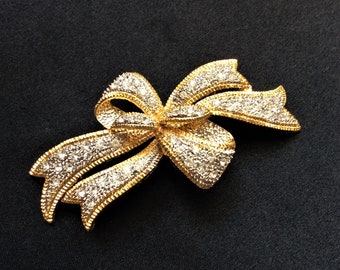 Vintage Ribbon Brooch Textured Gold Tone Brooch With Pave Set Sparkling Rhinestones