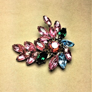 1950&#39;s VTG Floral Marquise Rhinestones Pin/Brooch Sparkling Prong Set Rhinestones in Pink Blue & Green