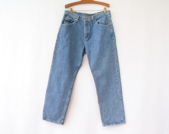Wrangler Relaxed Fit Jeans: Mens Blue Light Wash Denim, 34x29