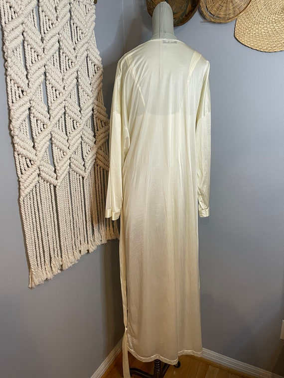Vintage 70s Vanity Fair Night Gown and Robe - image 6