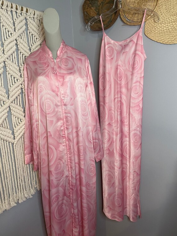 Vintage 90s Natori Night Gown and Robe Gem