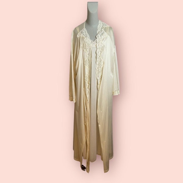 Vintage 70s Vanity Fair Night Gown and Robe