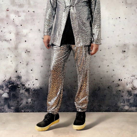 Pantalon plateado hombre hotsell
