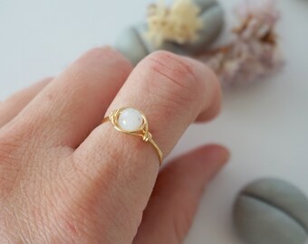 June Birthstone Ring, Dainty Moonstone Ring, Rainbow Moonstone Ring, 30th Birthday Gift for Her, Soul Sister Gift