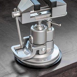 3.1/4&quot; aluminum suction cup table vise (7&quot; tall)