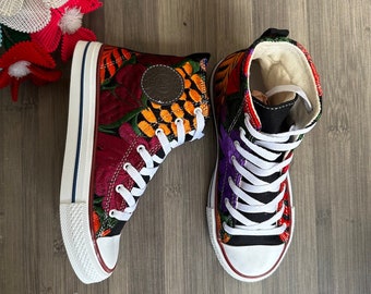 Embroidered Wmns Hi-Top Sneakers ( US 5  )