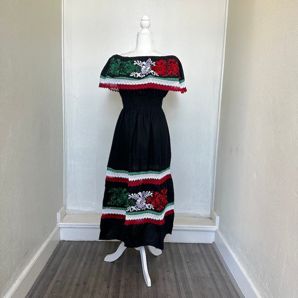 Robe à épaules dénudées Campesino Viva Mexico ( M/L )