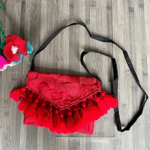 Gloria&#39;s Embroidered Crossbody Bag