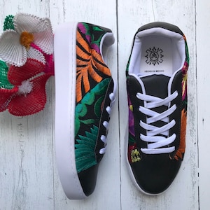 Geborduurde damessneakers