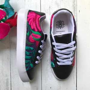 Embroidered Wmns Sneakers