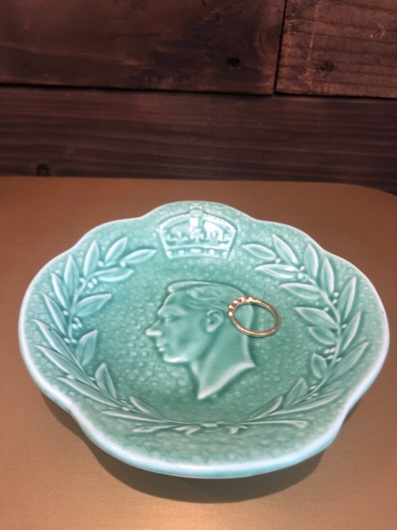 of England King Edward 1937 coronation souvenir bowl by Arthur Wood Co