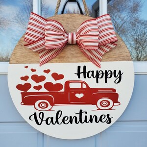 Valentines Day Sign | Welcome Sign | Valentines Day Decor | Front Door Hanger | Wood Round |