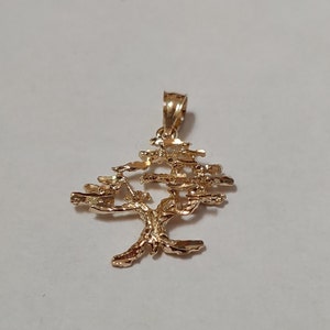 Nuevo colgante con dije de árbol de cedro en oro amarillo de 14 k