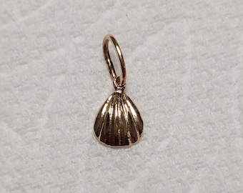 New 14k Yellow Gold Sea Shell Charm Pendant
