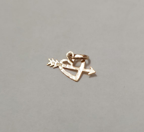 CIONDOLO FRECCIA ANGELO Cupido Moissanite Taglio Rotondo 2,20 Carati In Oro Giallo 14K Placcato - Foto 6