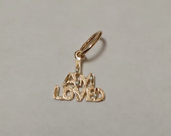 Nouveau pendentif à breloques I Am Loved en or jaune 14 carats