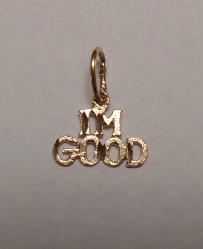 Nytt I'm Good-hänge i 14 karat gult guld