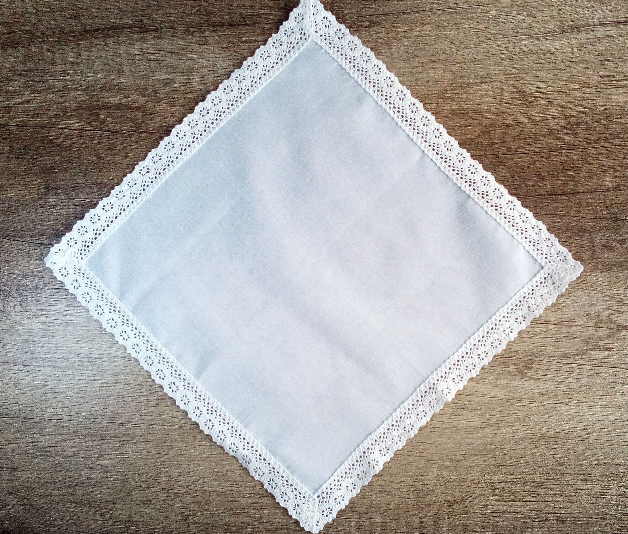 PAPER+DESIGN Taschentücher Mit Herz-Motiv | 10 Stück, 4-lagig | FSC-zertifiziert, Chlorfrei Gebleicht