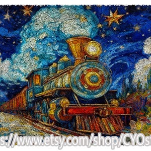 Puede incluir: Una pintura colorida de un tren de vapor vintage bajo un cielo nocturno estrellado. El tren es azul, dorado y rojo, con una gran parte delantera circular. El fondo presenta un cielo azul oscuro con nubes blancas y estrellas doradas. El texto en la parte inferior dice: https://www.etsy.com/shop/CYOstore.
