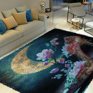 以下が含まれることがあります： 三日月と花柄のハイヒールが描かれた青、黒、ピンクのエリアラグです。