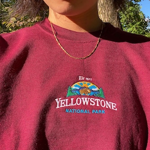 Yellowstone National Park Sweatshirt, vintage crewneck embroidered, wyoming sweater