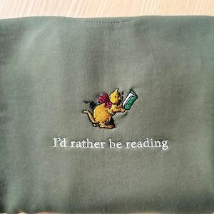 Jag skulle hellre läsa broderad tröja vintage, bokälskare present, bokälskare rund hals, bokmaskskjorta, katttröja, mysig hösttröja
