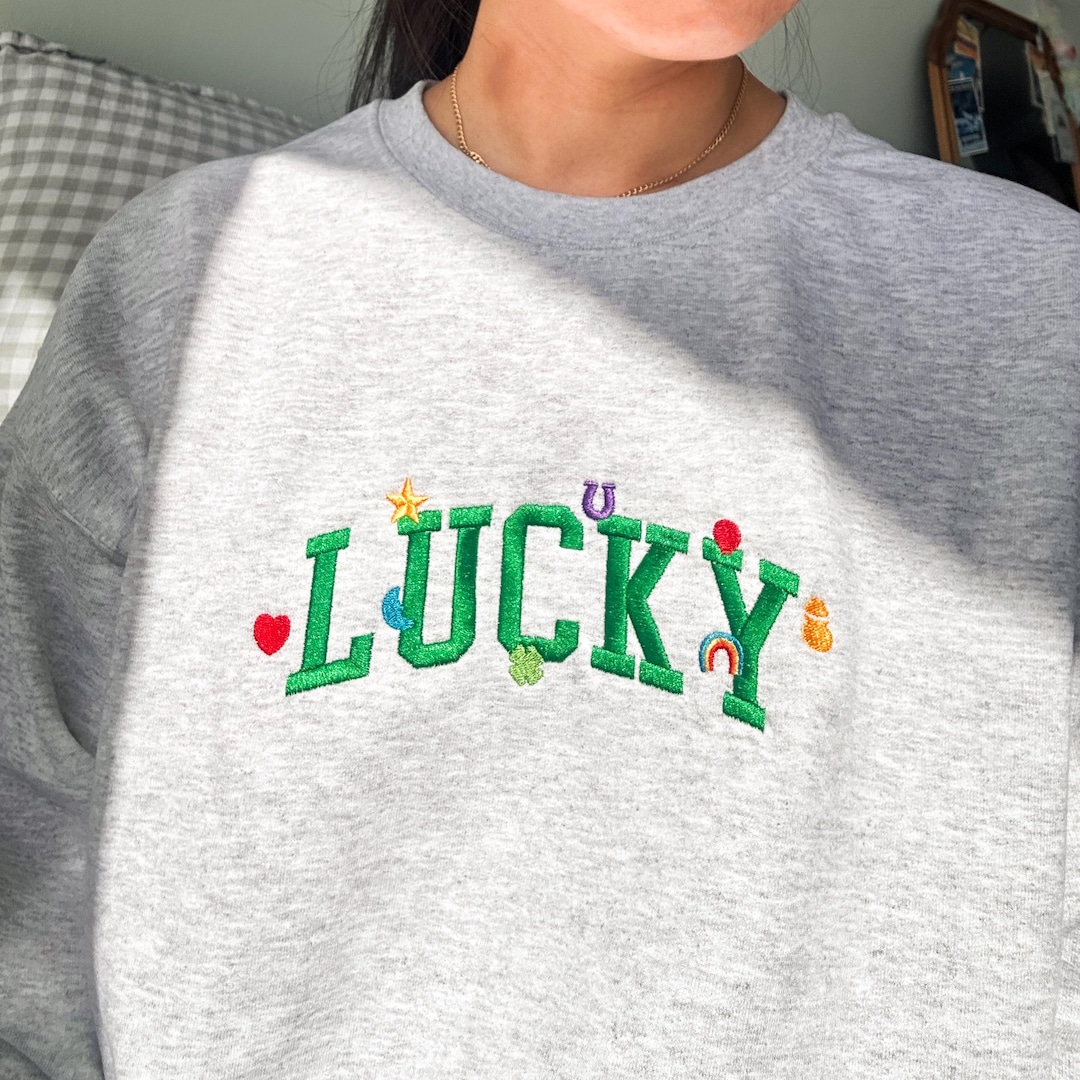 LUCKY EMBROIDERED SWEATSHIRT