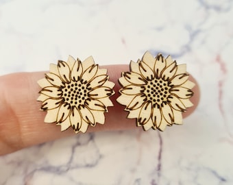 10 pcs 18mm Laser Cut Sunflowers