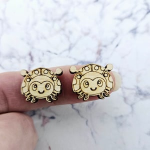 ON SALE - 10 pcs 16mm Laser Cut Birch LADYBUGS