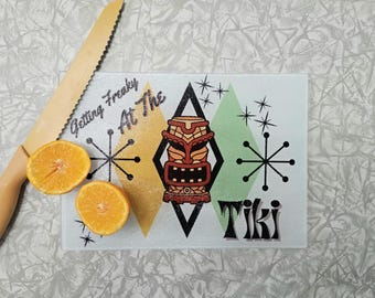 Tabla de cortar de vidrio de 11 x 8 "Getting Freaky At The Tiki" de Atomic MCM Tiki