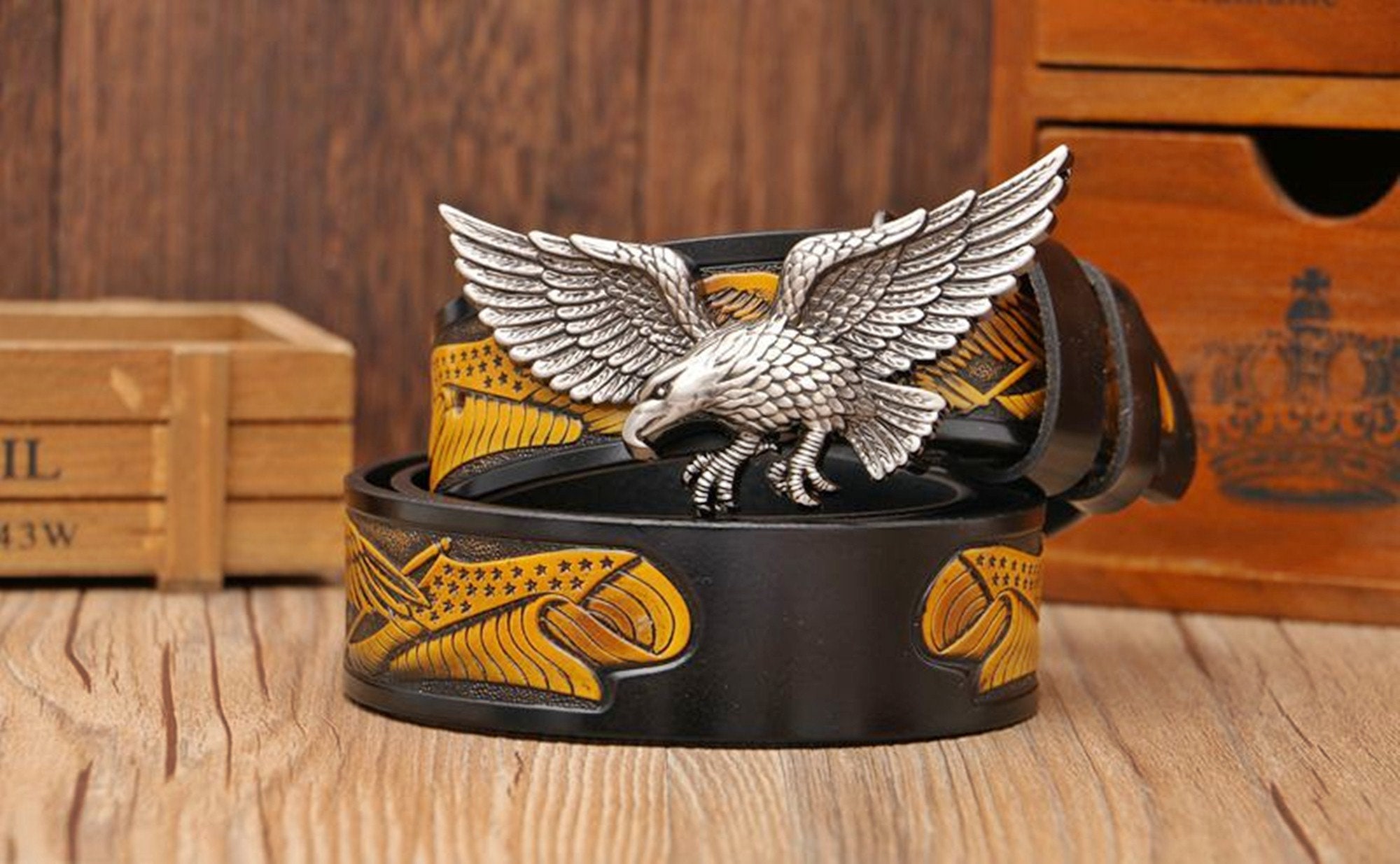 Men's Golden Eagle Buckle Pattern Leather Belt