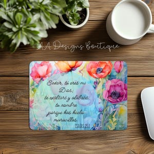 May include: A watercolor painting of pink, red, and orange flowers with a blue background. The text "Señor, tú eres mi Dios; te exaltaré y alabaré tu nombre porque has hecho maravillas. ISAIAS 25:1" is written in the center of the image.