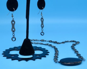 Juego de collares de hardware, eslabones de cadena de acero y rodillos crean una apariencia moderna, joyería de piezas de bicicleta recicladas