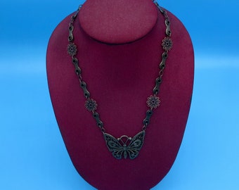Collar colgante de mariposa reciclado, joyería de eslabón de cadena de bicicleta reutilizada, regalo de ciclismo para mujeres menores de 50 años