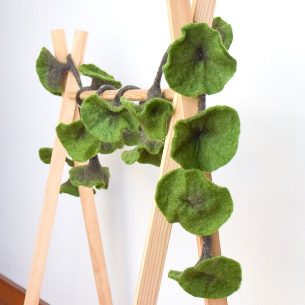 Green Flower Garland / Made from Wool Felt 1.7m 170cm