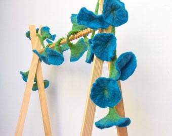 Felt Flower Garland: Blue Floral Wall Hanging (1.7m)